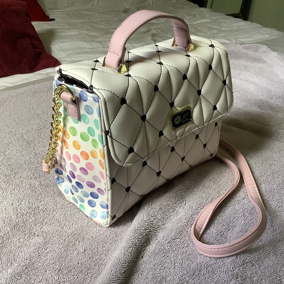 💜💜💜 Luv Betsey by Betsey Johnson Quilted Crossbody Bag. NWT - Picture 2 of 15
